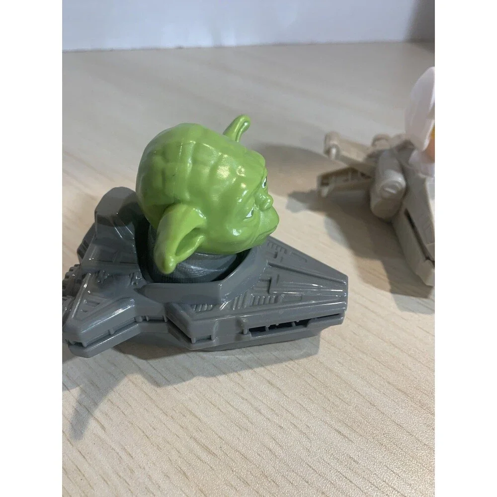 McDonald’s Star Wars 2020 Luke Skywalker Flying X Fighter & Yoda Flyng Destroyer